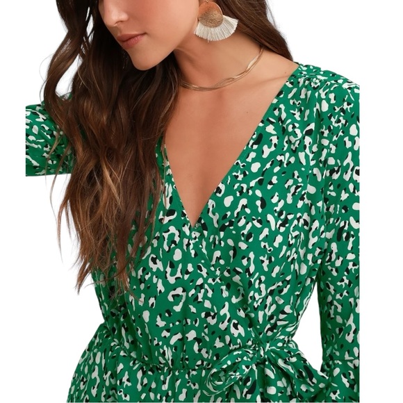 NWOT | Lulu’s Make Moves Green and Black Flounce Sleeve Romper - Picture 3 of 10